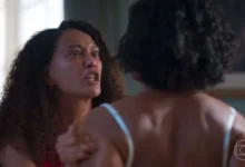 Tais Ara&uacute;jo e Bella Campos em cena de Vale Tudo. Foto: TV Globo