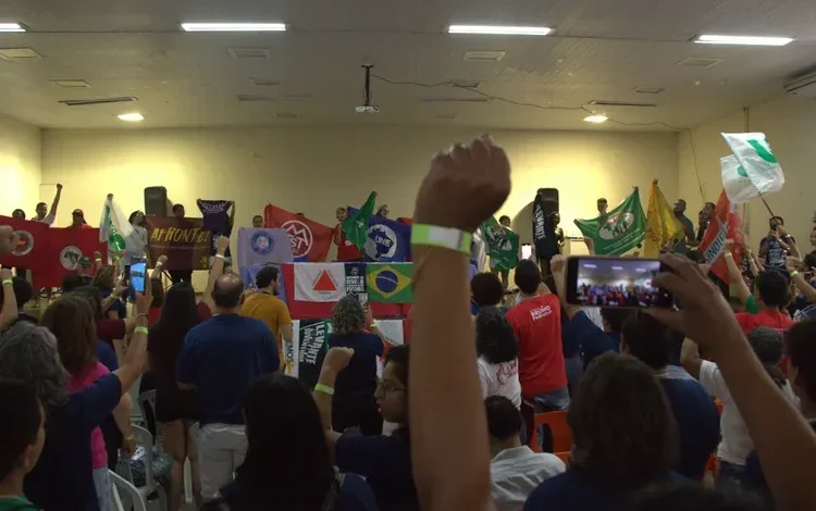 Votação pode ocorrer em urnas físicas ou digitais, organizadas por voluntários nos bairros e cidades do país