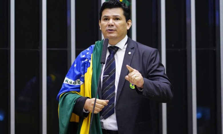 Conselho de Ética instaura processo que pode cassar mandato de Gilvan da Federal