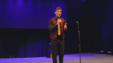 Léo Lins em apresentação