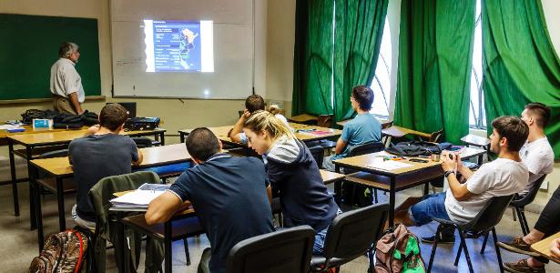 Objetivo é ajudar estudantes com dificuldades financeiras, segundo o MEC