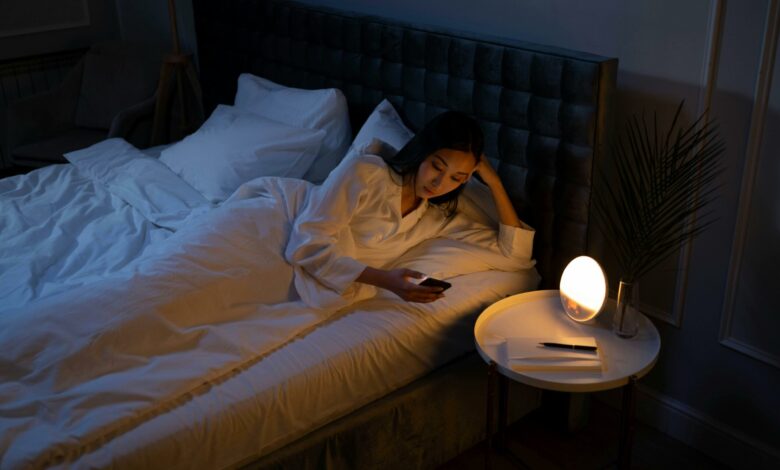 Acordar de madrugada pode ser um sinal que seu cérebro está tentando te dar