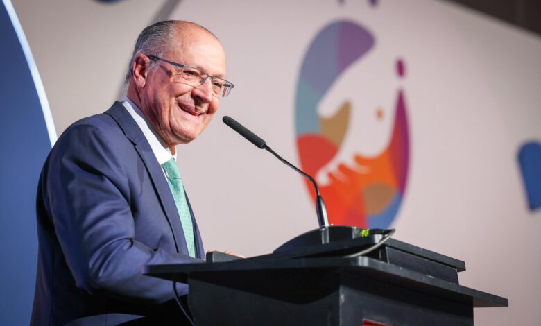 Alckmin celebra alta de 108% nas vendas graças ao incentivo do governo