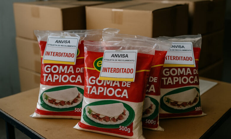 Suplementos alimentares interditados pela Anvisa em mesa de fiscalização