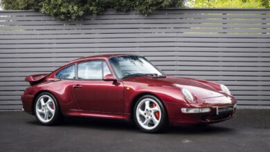 Carro de luxo foi achado debaixo d'agua no rio e agora virou peça de colecionador