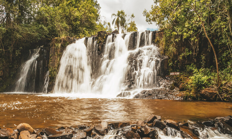A cidade com cachoeiras e bosques mágicos