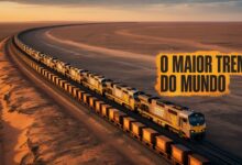 Descubra como 8 locomotivas e 682 vagões formam o trem mais longo e pesado do mundo, um marco histórico da engenharia ferroviária.