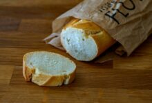 Transforme pão velho em pão novo com esse truque simples