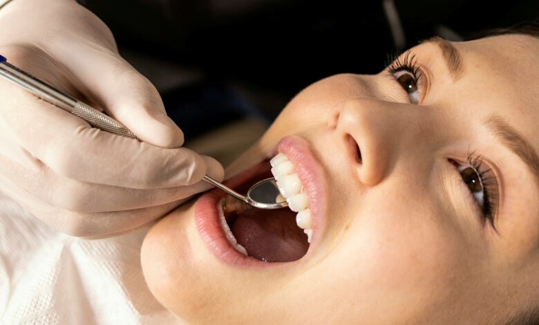 Novo efeito colateral do Ozempic deixa dentistas em alerta: seus dentes estão seguros?
