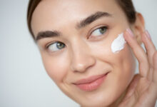 Erros comuns ao usar protetor solar que podem comprometer sua proteção