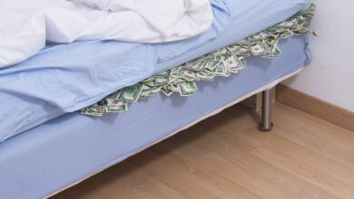 Os erros que fazem seu dinheiro sumir quando guardado em casa