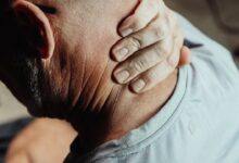 Especialistas indicam formas eficazes para combater e prevenir dores no pescoço