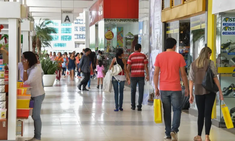 Vai ter algum feriado em agosto?