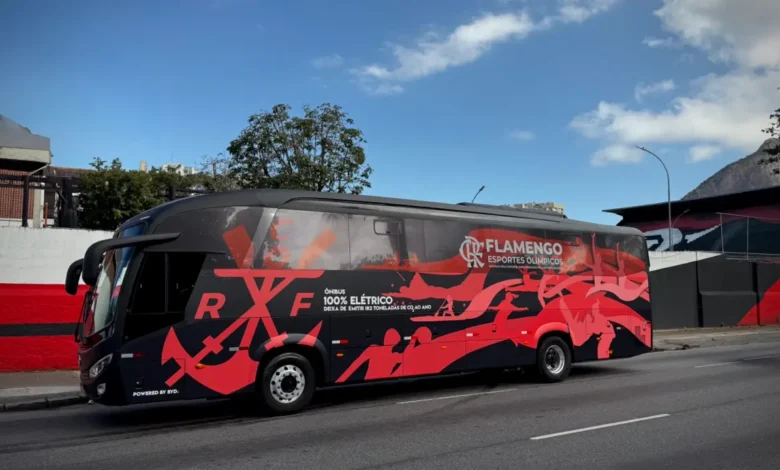 Flamengo acelera rumo ao futuro com ônibus 100% elétrico da BYD