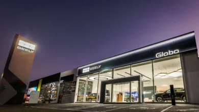 Geely estreia no Brasil com primeira de 23 concessionárias previstas