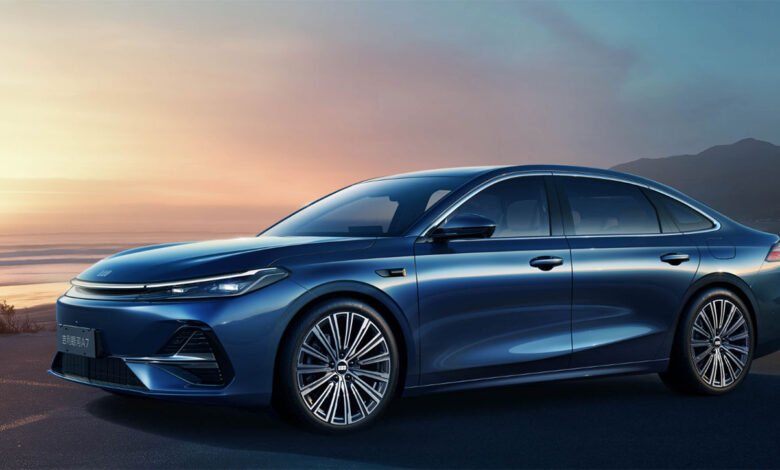 Geely estreia na China o sedã híbrido Galaxy A7