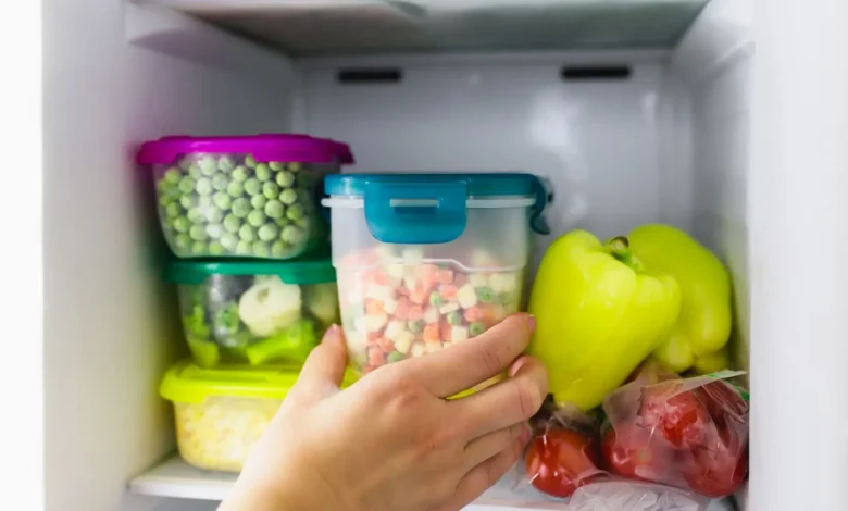 Geladeira congelando alimentos? Veja como resolver o problema