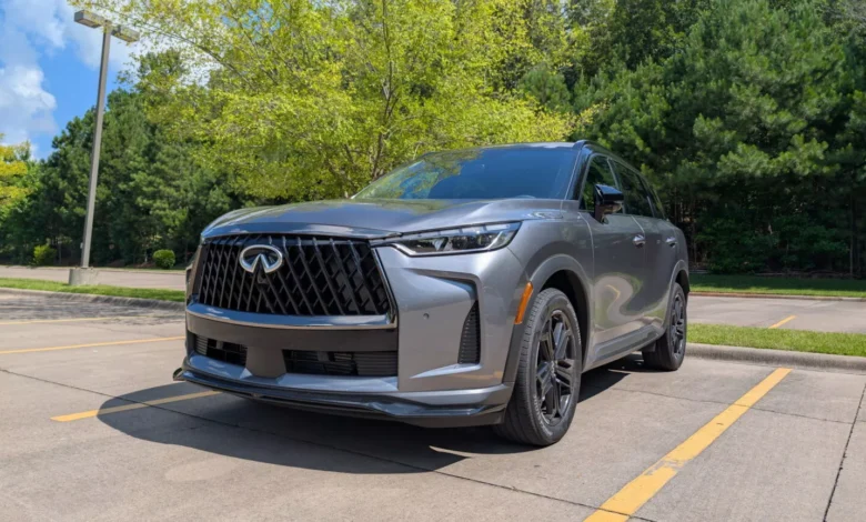 Novo Infiniti QX60 2026 aposta no estilo, porém não empolga ao volante