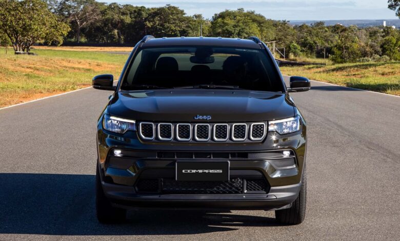 Jeep Compass 2026 chega com menos versões e cortes de até R$ 20 mil nos preços