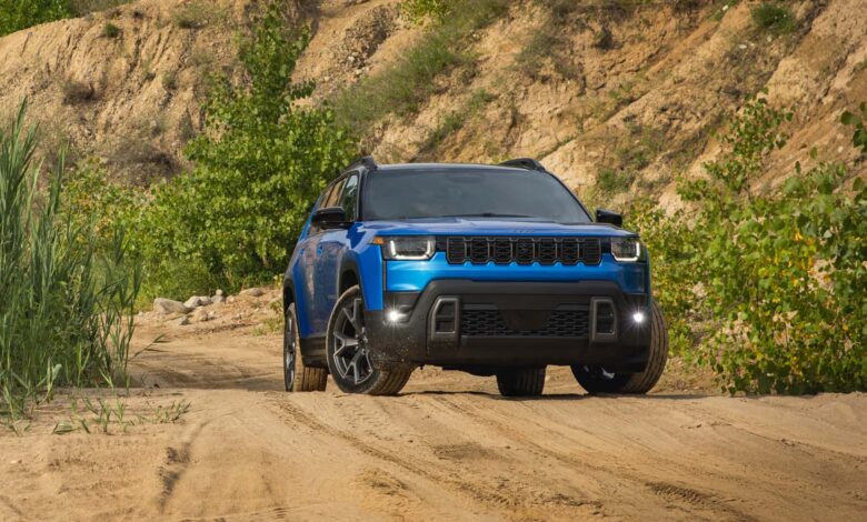 Jeep lança Cherokee 2026 híbrido com autonomia de até 800 km