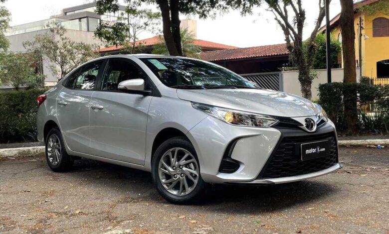 mercado cresce pelo 8º mês e Yaris passa Cronos
