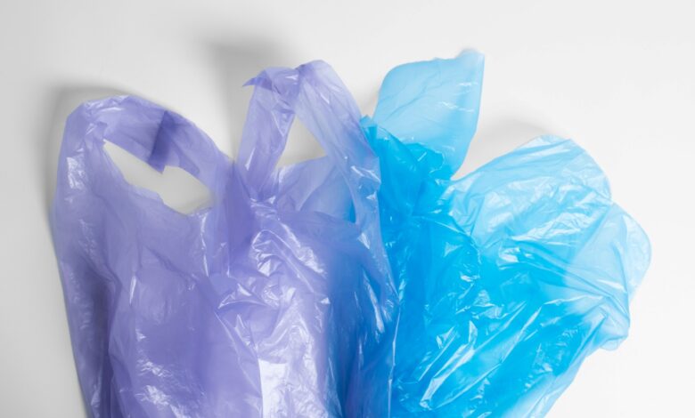 o método revolucionário para arrumar as sacolas de plástico