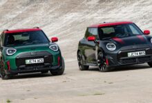 Mini estreia JCW E e JCW Aceman E no Brasil com potência de 231 cv