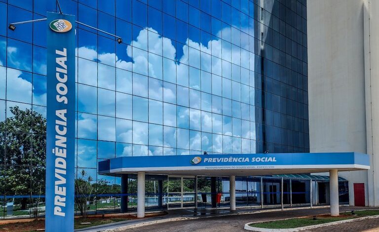 Nova idade para aposentadoria no INSS muda planos de quem ia parar aos 64
