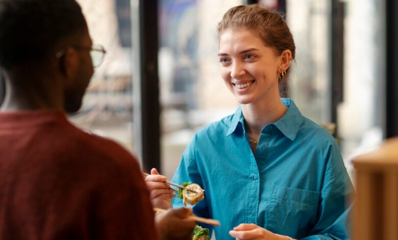 O que pessoas da classe média baixa fazem em restaurantes sem perceber o impacto