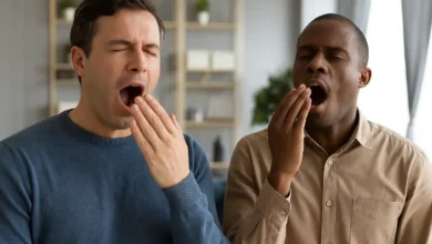 Por que bocejamos quando vemos alguém bocejar