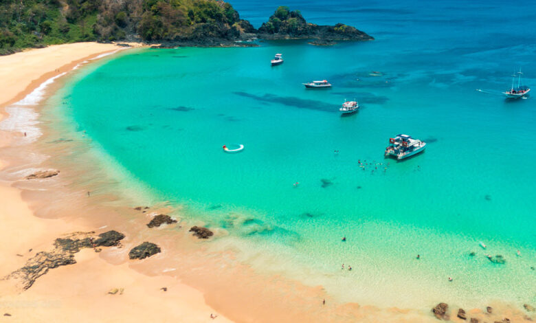 Paraíso escondido no Brasil tem mar perfeito e virou tendência