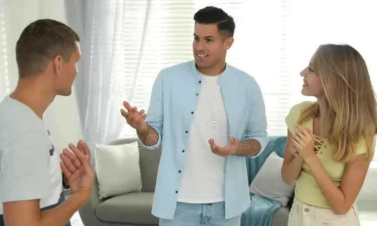 Por que algumas pessoas nunca ficam caladas e dominam a conversa, segundo a psicologia