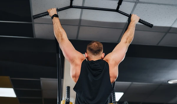 Quantas barras fixas um homem em forma deve fazer?