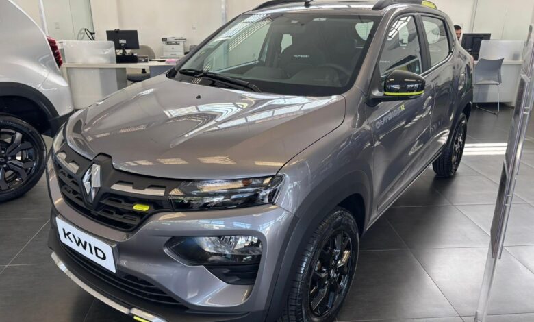 Renault baixa preço do Kwid Outsider em R$ 24 mil para PcD