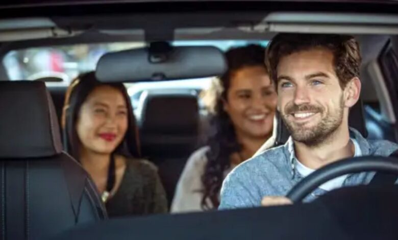 Saiba quanto ganha um motorista de Uber em 2025, os custos que reduzem o lucro e estratégias para aumentar a renda no Brasil.