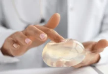 Qual é a marca da prótese proibida pela Anvisa?