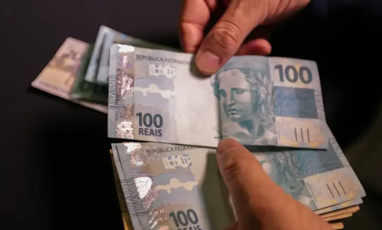 Salário mínimo em 2026 pode subir para mais de R$ 1.600, segundo projeto