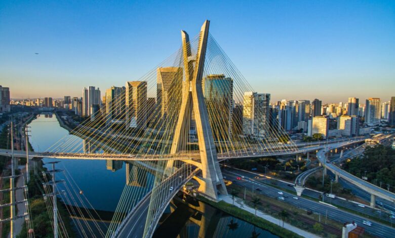 Como São Paulo deixou de ser uma região periférica e pobre, passou a ter um PIB maior que o de todos os países da América do Sul e se tornou o motor econômico do país