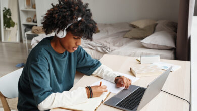 Aprenda mais com esses 7 apps que especialistas recomendam, além da escola