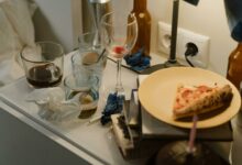 O que significa quando a pessoa acumula muita louça suja na pia?