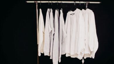 Descubra o truque caseiro que devolve o brilho às suas roupas brancas em minutos!