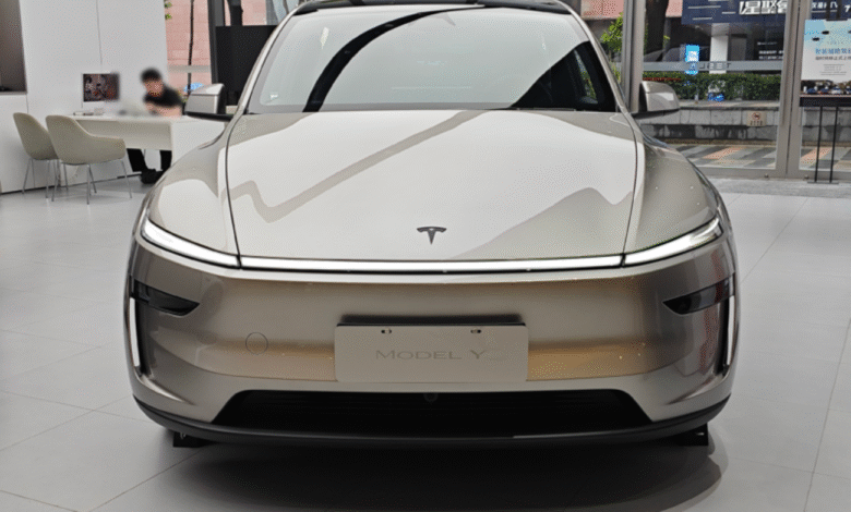 Tesla Model YL de seis lugares desembarca nas concessionárias da China