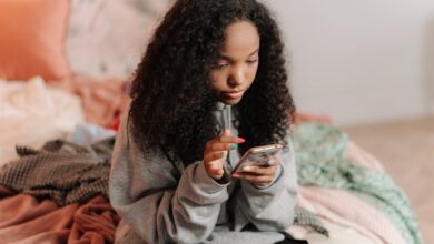 TikTok aumenta controle dos pais sobre postagens dos filhos