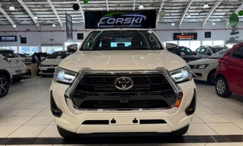 Toyota baixa preço da Hilux Power Pack AT em R$ 52 mil para CNPJ em agosto