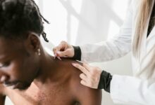 Como tratar os problemas que destroem seus ombros, segundo fisioterapeuta