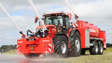 Trator John Deere de 300 cv vira caminhão de bombeiros na Alemanha