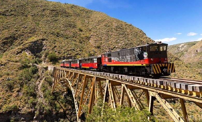 Montanhas, curvas perigosas e história viva: o trem no Nariz do Diabo voltou