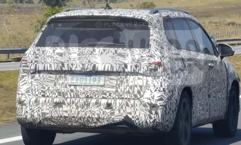 VW Taos 2026 segue em testes ao lado do novo Jetta GLi