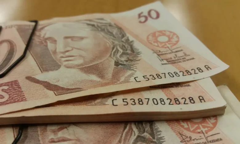 veja como o mínimo pode subir até mais de R$ 1.900 nos próximos anos