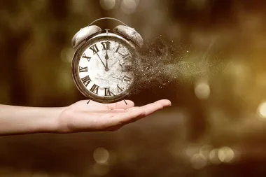 Esta adolescente pode revisitar todos os dias do seu passado, como uma viajante do tempo da vida real